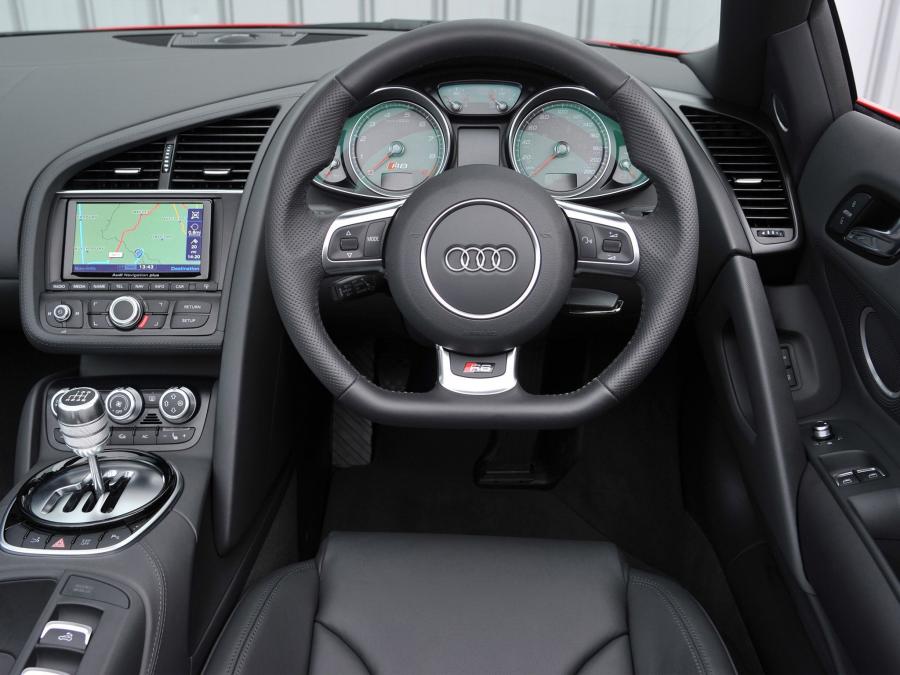 Торпедо Audi R8 Spyder 2013 года  (UK) (фото 15 из 16)